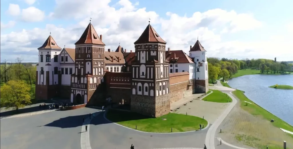 Putin journeys to Belarus 10 Mir Castle, Belarus