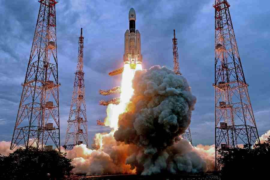 Chandrayaan-3: India's Moon lander Vikram aims for historic lunar south pole landing : 11 isro