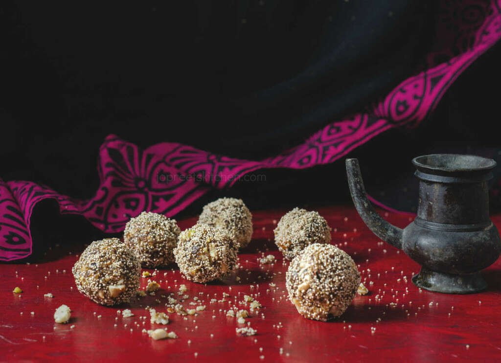 Diwali Sweet Dishes 2023 : 13 DAtes Ladoo 1024x742 1